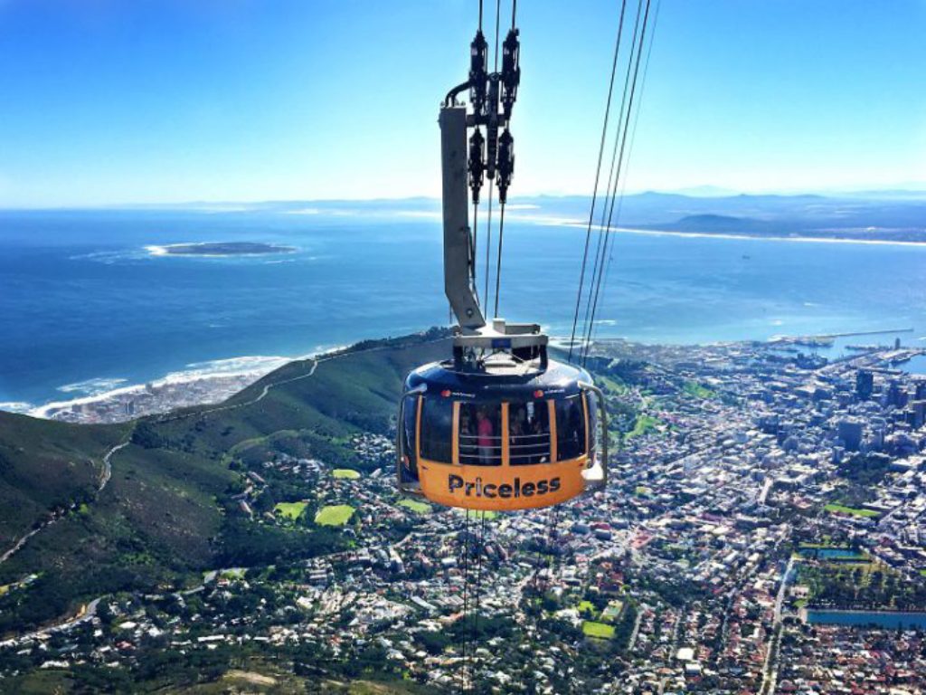 You can propose to your partner in the cable car in Table Mountain. Image Source: museumexplorer