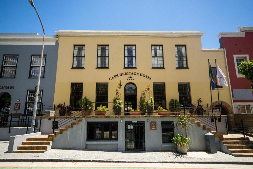 Right in the heart of Cape Town, the Cape Heritage Hotel, an award-winning boutique hotel, is situated in the elegant Heritage Square. Image Source: Facebook/capeheritagehotel