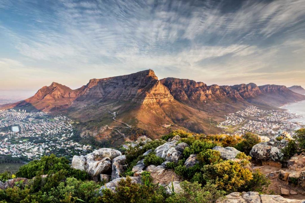 Enjoy enchanting views of Table Mountain in Cape Town, South Africa | © ​​Kanuman/Shutterstock
