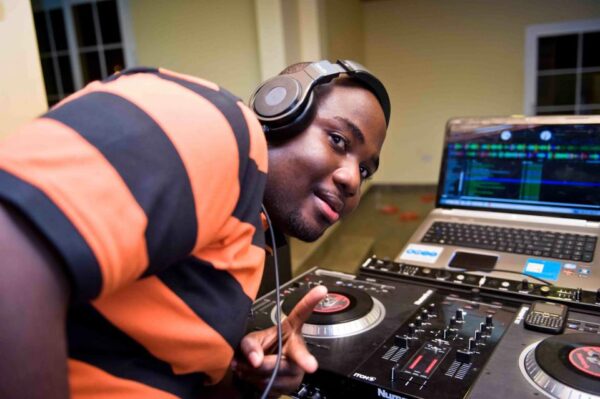 DJ Adom - Image 8