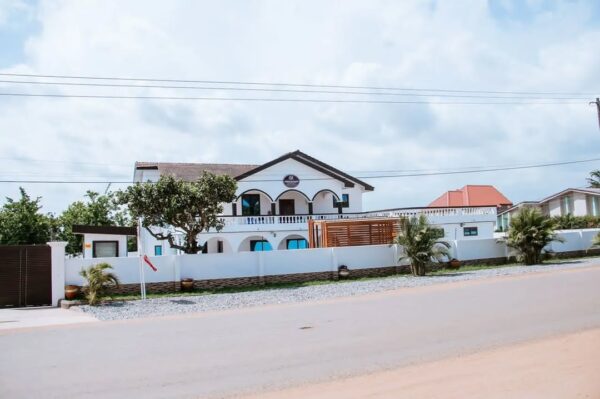 Ben and Moons Lodge & Event Center - Image 2