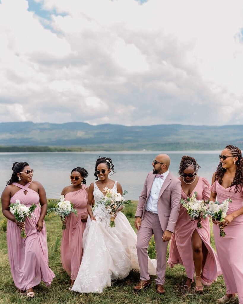 A kenyan wedding at Serena Camp Lake Elementaita.
Image Source: Instagram/@cikunyawira