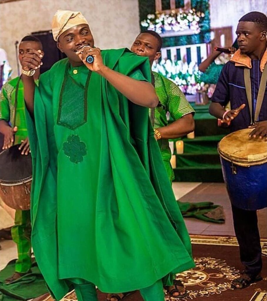 Alaga Okunrin, real name Ashimiyu Idowu, is one of the best male traditional wedding comperes. Image Source: Instagram/@alagaokunrin