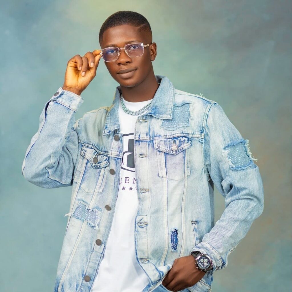 Anjolaiya Dolapo Ridwan is the CEO and creative director of the bridal gele styling brand, Anjola Gele. Image Source: Instagram/@anjola_gele