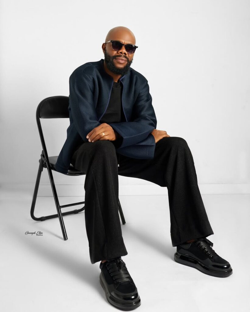 Ehis Johnson, founder and creative director of Hair by Ehis, is a dedicated Abuja-based destination hairstylist, entrepreneur, and educator whose strong passion and years of expertise are transforming the beauty industry one style at a time. Image Source: Instagram/@hairbyehis