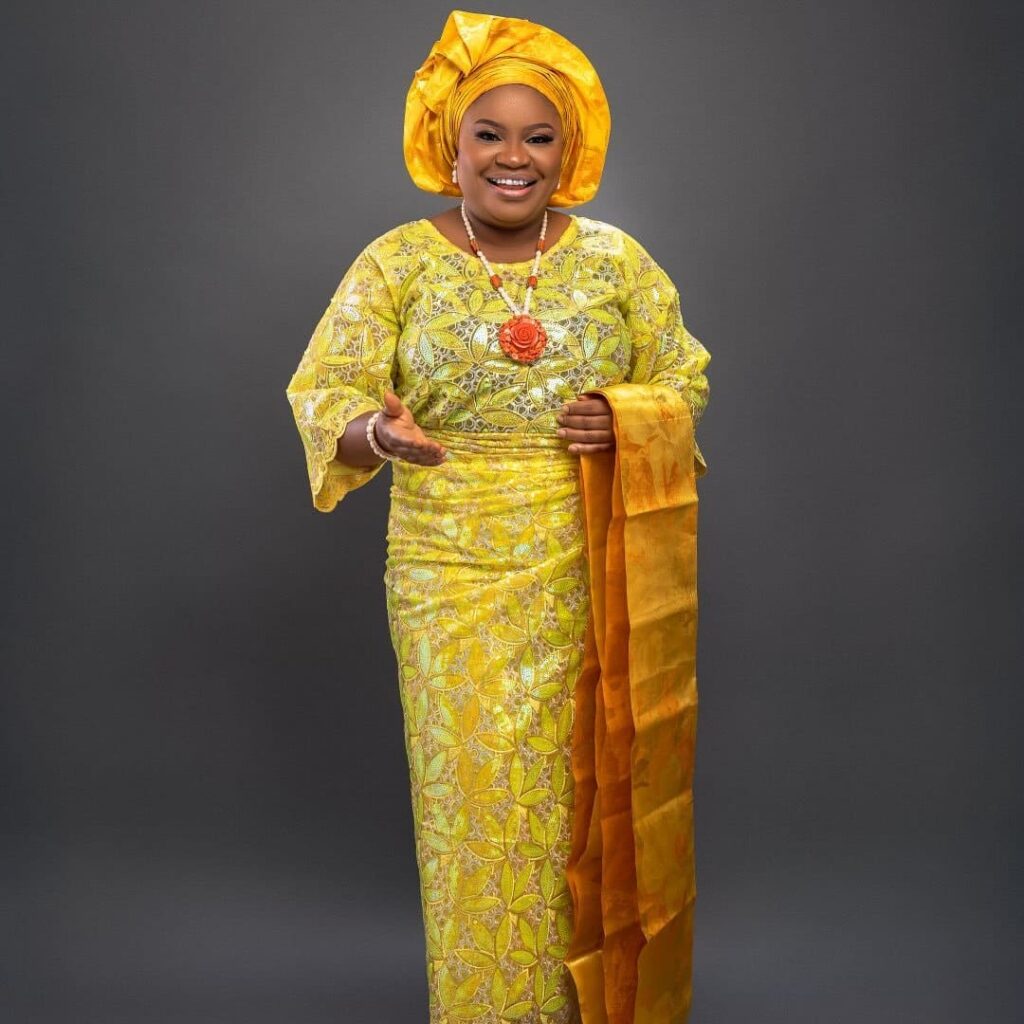 Olufunmilayo Ajibade, popularly known as Iyawolangbe Alaga, is a Canada-based traditional wedding MC, best known for her iduro and ijokoo roles. Image Source: Instagram/@iyawolangbe