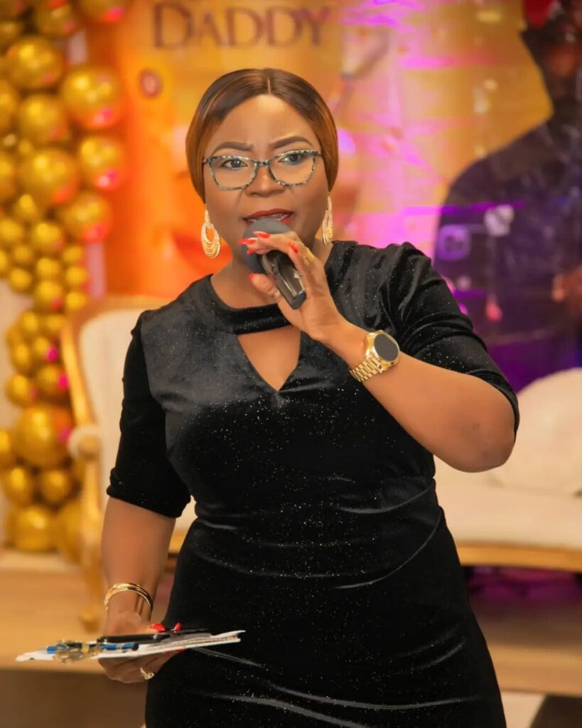 Mojimajestic Events is a London-based traditional wedding MC (an alaga) who performs both the iduro and ijokoo roles. Image Source: Instagram/@mojimajesticevents