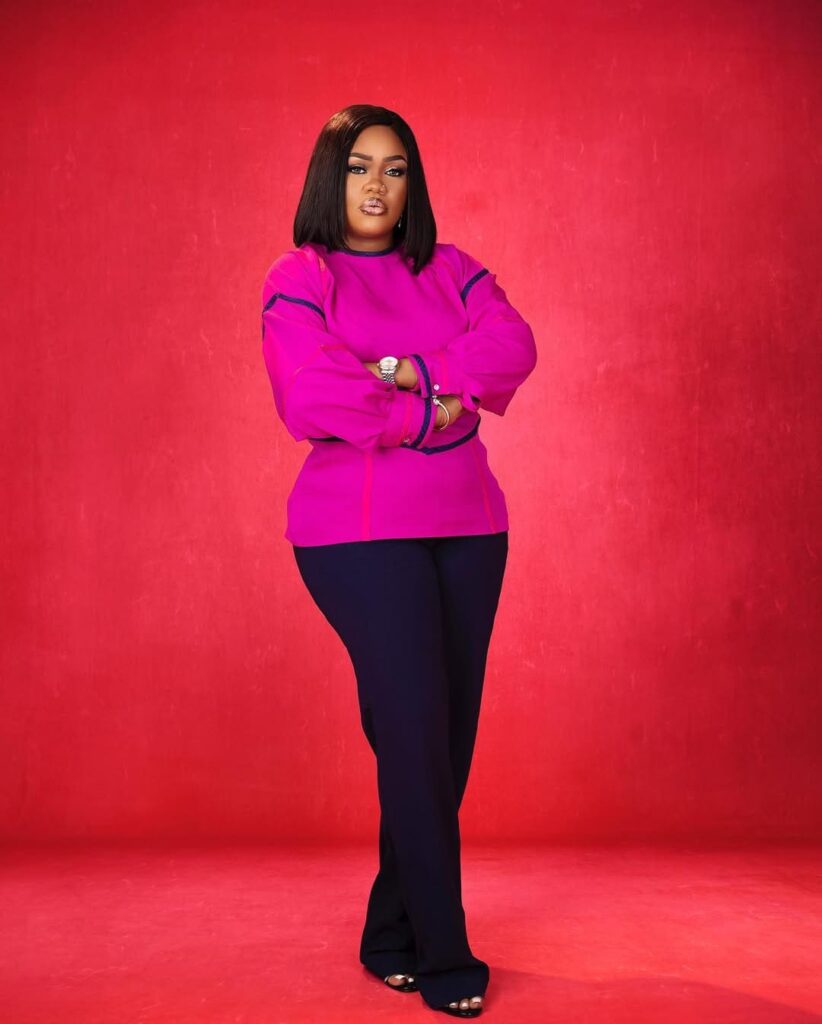 Betty Egedo, popularly known as QueenOfDMic, is an event MC and one of the best when it comes to weddings in Nigeria. Image Source: Instagram/@queenofdmic