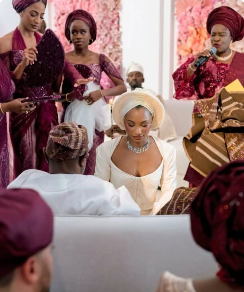 Foluso Ogunjimi, known widely as Sokoyokoto, is one of the best traditional wedding MCs in Nigeria. She was flown by the Otedolas to Dubai to host the traditional wedding of Temi and Mr. Eazi. Image Source: Instagram/@sokoyokoto_