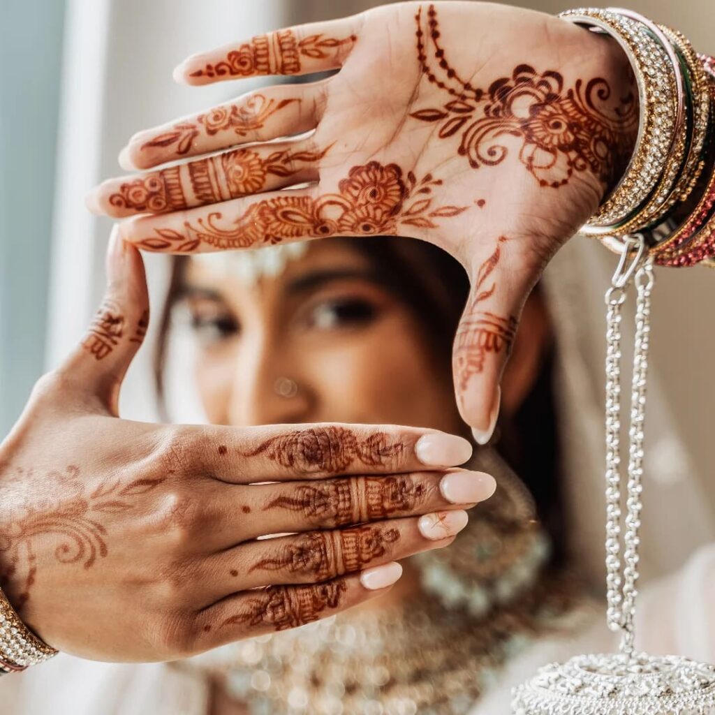 A well-crafted henna by A Touch of Henna on a bride's hands. Image Source: Instagram/@atouchofhenna_sa