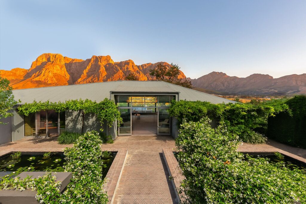 Johannesdal 1207 is a place to gather family and friends to celebrate undisturbed in splendid natural surroundings. It is one of the most popular and beautiful destination wedding venues in South Africa. Image Source: Facebook/@Johannesdal1207