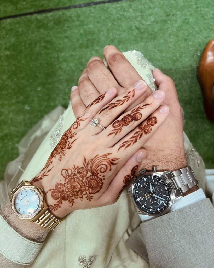 A beautiful henna design by Lk Henna Designs on a bride, Thohirah's hand, on her engagement. Image Source: Instagram/@lk_henna_designs