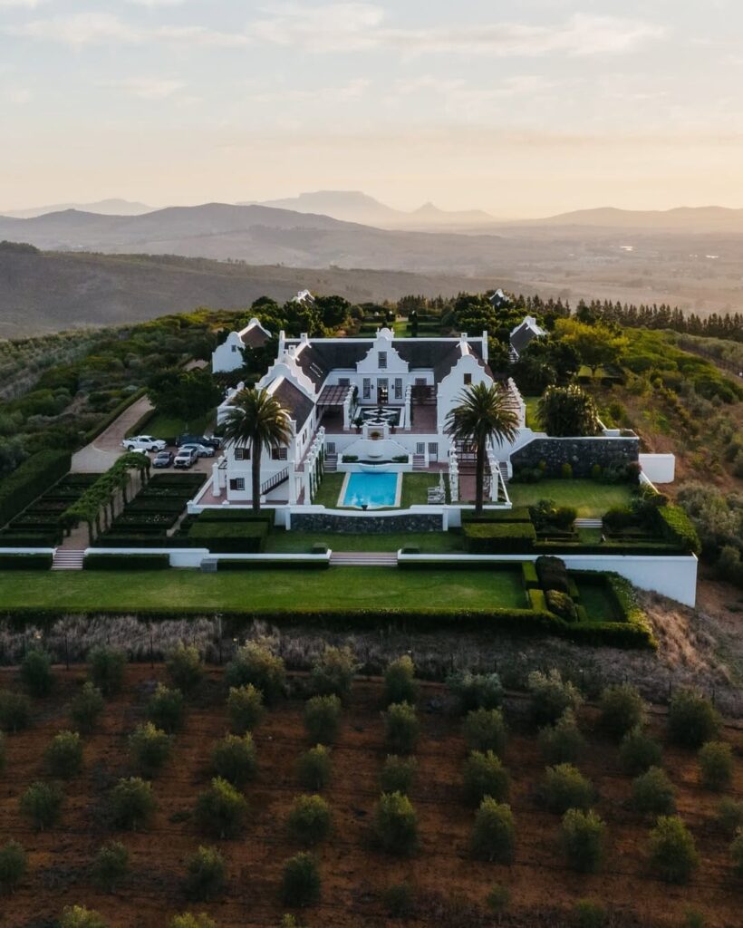 Quoin Rock is an ideal location for luxury destination weddings and modern wine estate celebrations for couples who love sleek design with natural views. Image Source: Instagram/@quoinrock