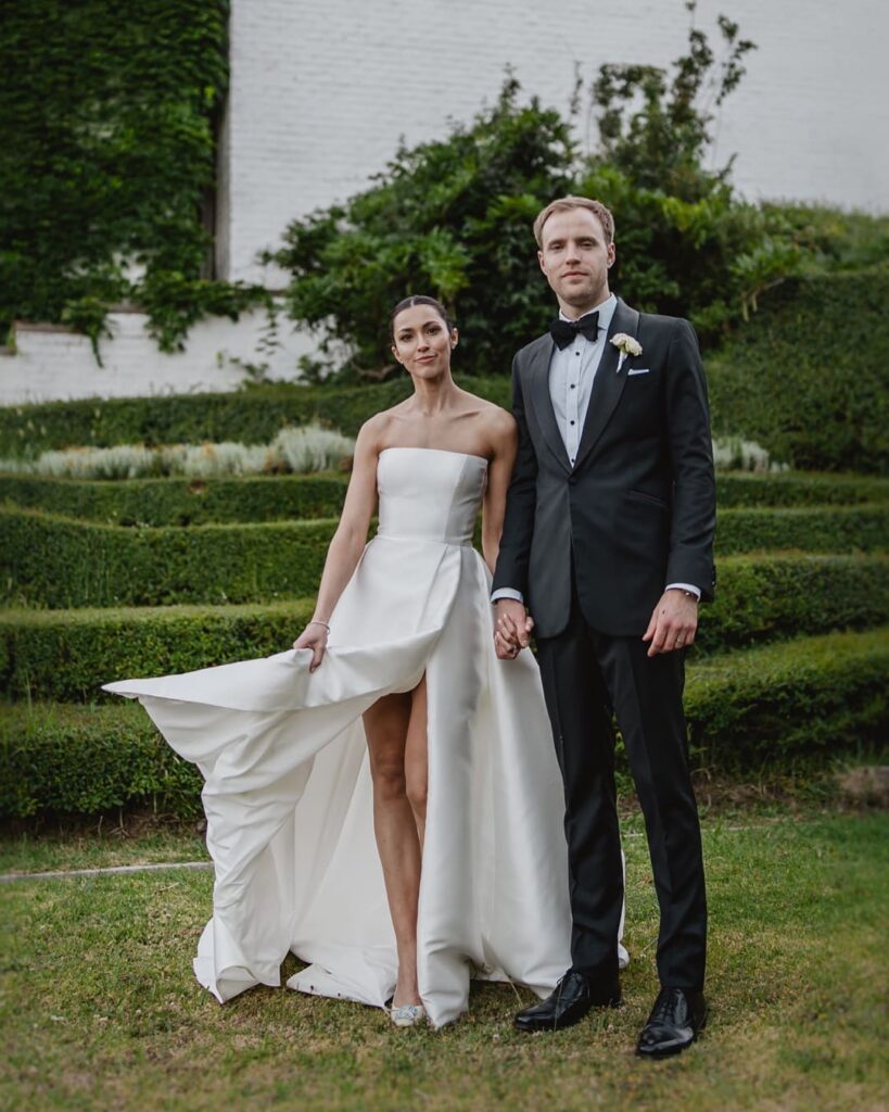 South African couple Ross and Amy on their white wedding. Image Source: Instagram/@kikitography